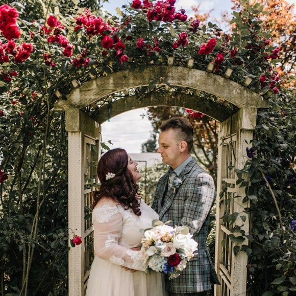 Meet your Posher, Kate - Picture 2 of 2